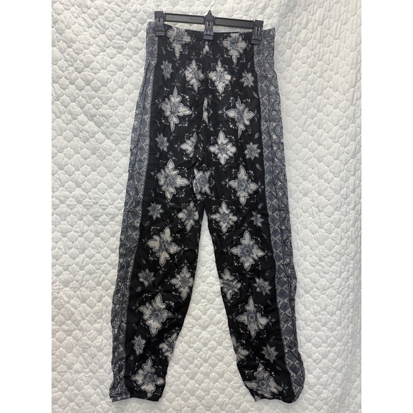 NWOT Lotus and Luna Black and Gray Floral Pants - Picture 6 of 10